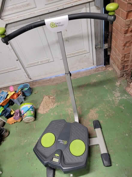 Photo of free Twist and shape - v good condition (Tamworth B77) #1