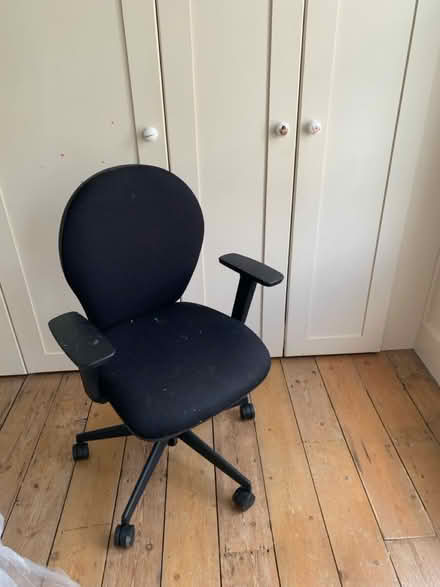Photo of free Office chair (Near Thornhill square N1) #3