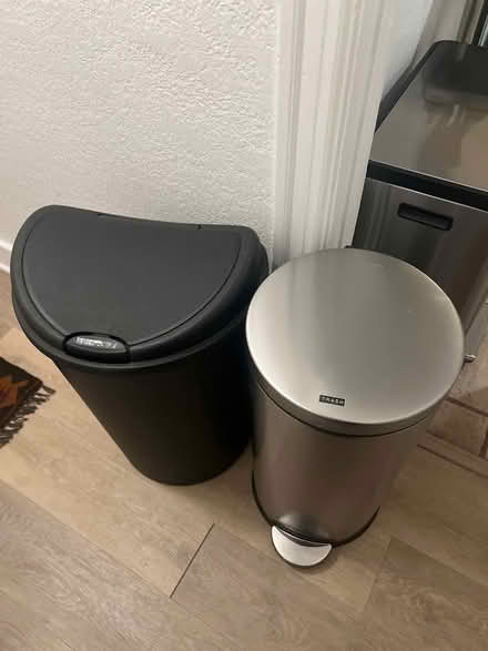 Photo of free Trash and recycling bin (Atwater) #1
