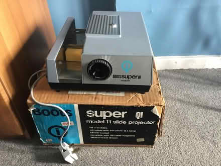 Photo of free Slide projector and screen (Penwortham, PR1) #2