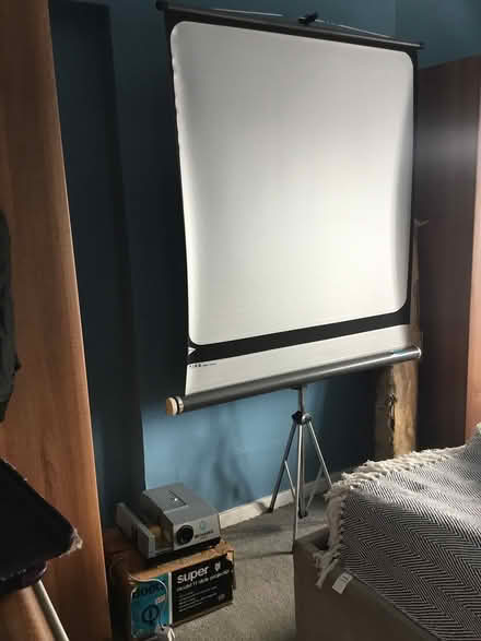 Photo of free Slide projector and screen (Penwortham, PR1) #3