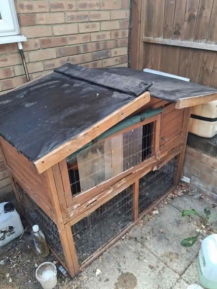 Photo of free Rabbit hutch (Eaton Bray LU6) #1