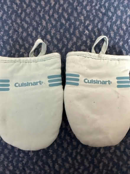 Photo of free Cuisinart Oven Gloves (Ashford TW15) #1