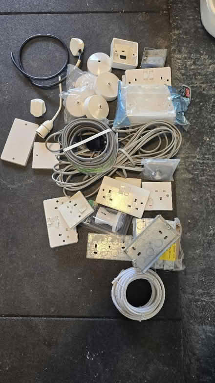 Photo of free Assorted electrical stuff (Cheltenham GL53) #1
