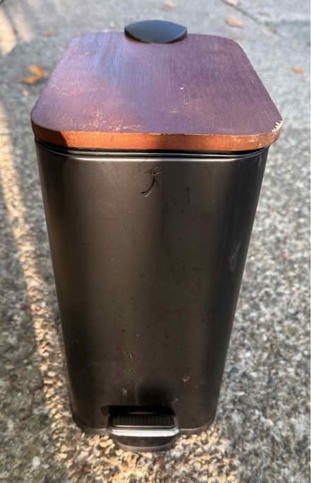 Photo of free Small step-open trash can (1075 Valencia Avenue) #1