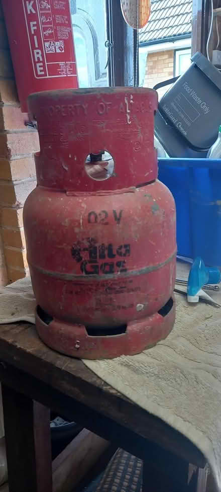 Photo of free Dumpy bottle of propane gas (Pitsea) #1
