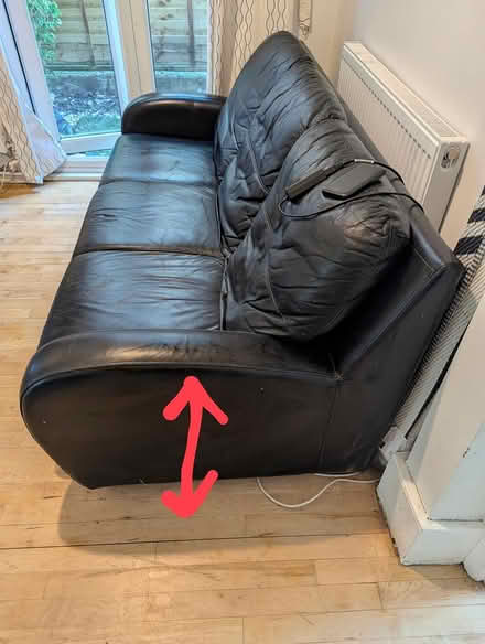 Photo of free Black leather 3 seater (Balham SW12) #4