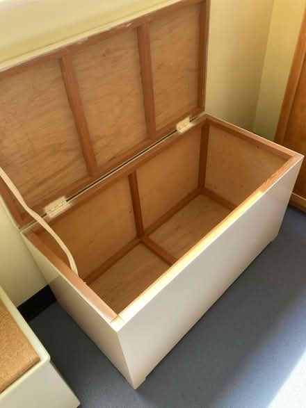 Photo of free White blanket box (Eastbourne BN21) #1