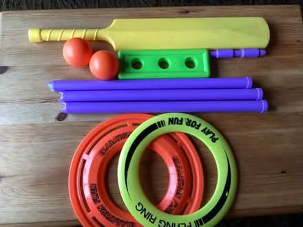 Photo of free Plastic cricket set & two frisbees (Beaconsfield HP9) #1