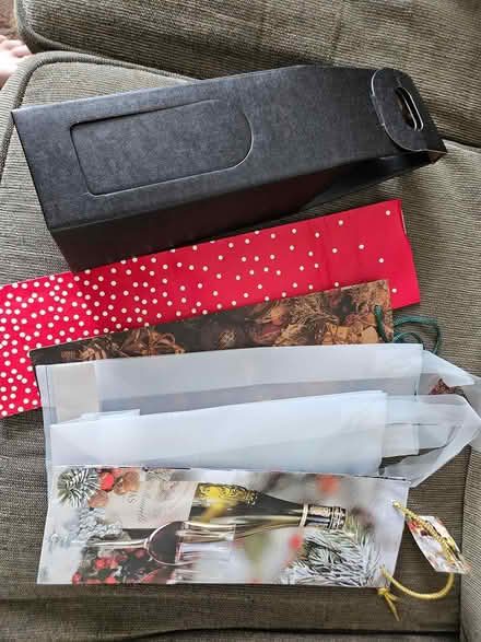 Photo of free Wine bottle gift bags (paisley and imperial) #1