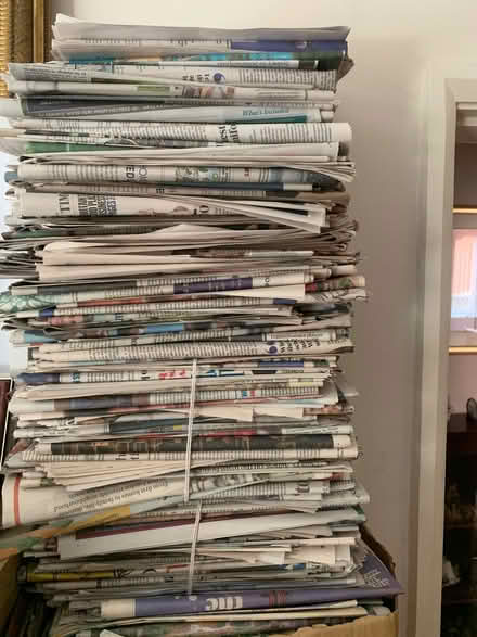 Photo of free Pile of newspapers (Hoton LE12) #1