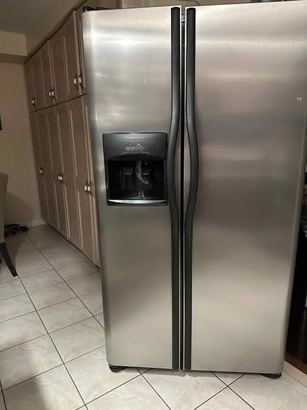 Photo of free Working fridge (Morningside and Lawrence road) #2