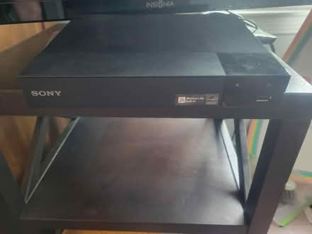 Photo of free 27.5 in no-smart tv; blu ray plyr (Corner Guilford/Oakland Mills) #1