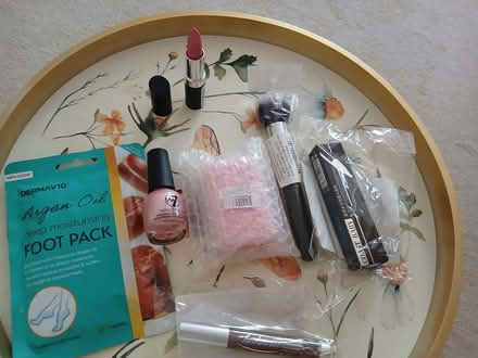 Photo of free New make up (Bournemouth BH1) #1