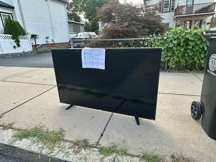 Photo of free curb alert: free tv - needs repair (Malden) #1