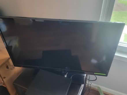 Photo of free 27.5 in no-smart tv; blu ray plyr (Corner Guilford/Oakland Mills) #2