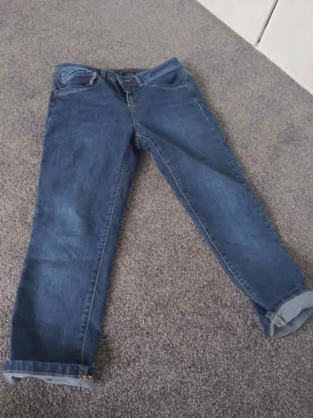 Photo of free Womens size 8 cropped jeans (Stannington S6) #1