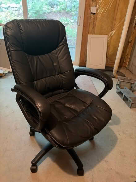 Photo of free Black swivel chair (Off Lexington st in Waltham) #1