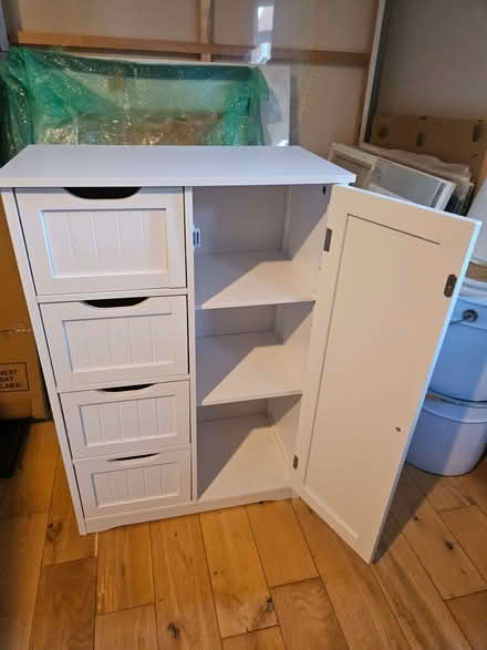 Photo of free London NW7: Lovely standing cabinet for bathroom or bedroom (Holders Hill Circus NW7) #2