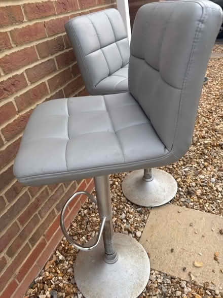Photo of free X3 swivel chairs (42 willow lane milton OX14) #2