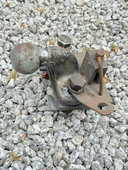 Photo of free Towball and backing plate (Ilkeston DE7 4B) #1
