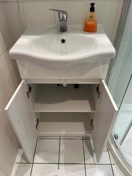 Photo of free vanity unit with basin (Enfield N21) #1