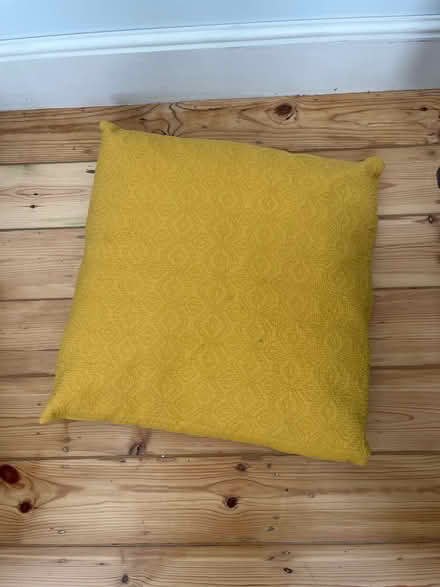 Photo of free Large yellow cushion (Penge SE20) #1