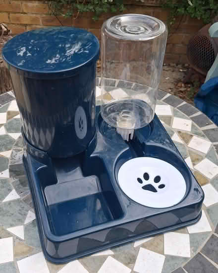 Photo of free Cat Pet feeder & water dispenser (Eaton Bray LU6) #1
