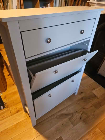 Photo of free NW7: Smart grey hallway shoe rack cabinet, 1 screw missing (Holders Hill Circus NW7) #4