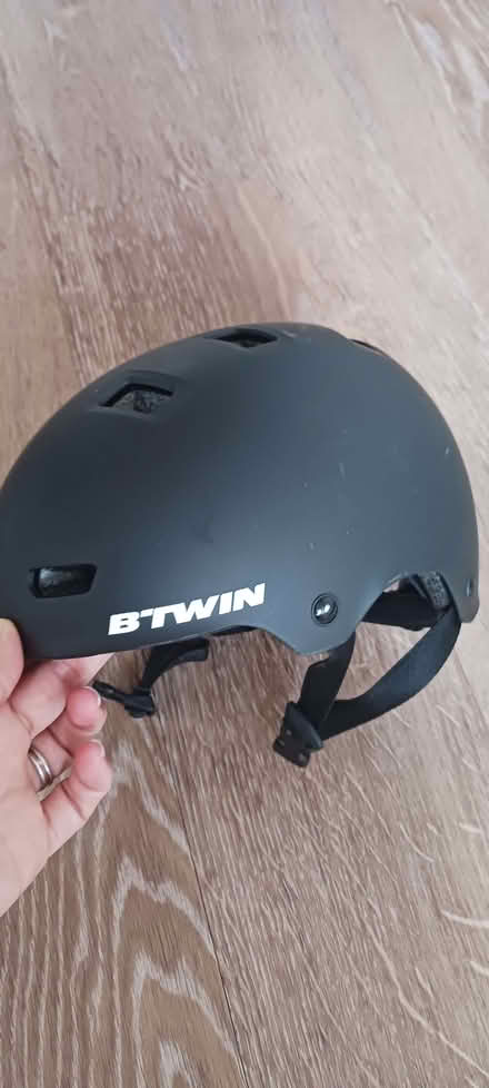Photo of free Skaterboarding/Scooting helmet (Dean Court OX2) #1