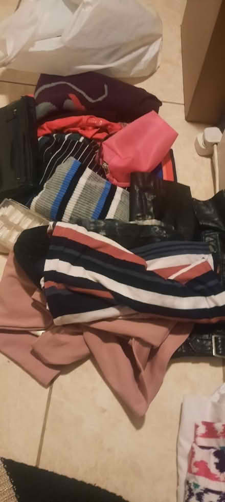 Photo of free Girls clothes (CR7 8AZ) #1