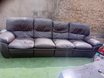 Photo of free Brown leather sofa reclining ends (LU3 upper Sundon) #1