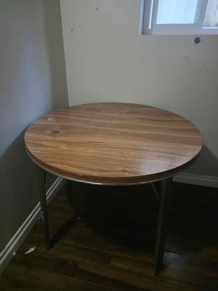 Photo of free Round Table (South Vancouver) #2