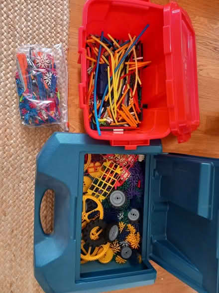 Photo of free K'nex construction toys (Shrivenham SN6) #1