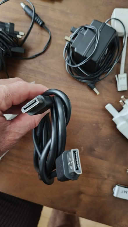 Photo of free Varios cables and electronic stuff (Stockwell SW9) #2