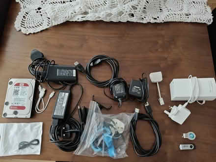 Photo of free Varios cables and electronic stuff (Stockwell SW9) #1