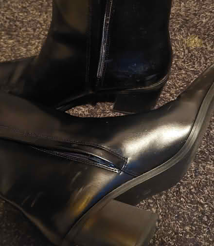 Photo of free Black female boots size 9 (Upper East Side) #2