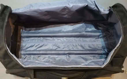 Photo of free Large black sports/travel holdall (Teddington TW11) #3