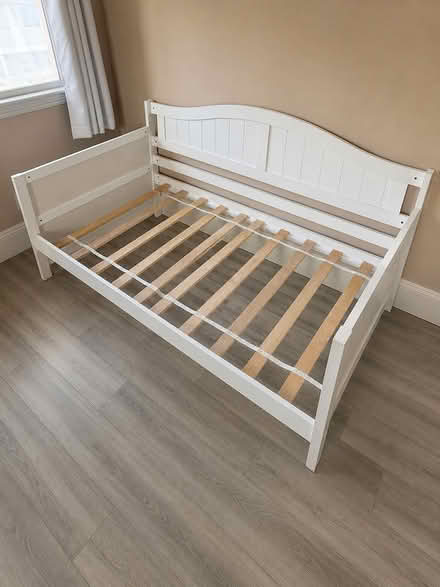 Photo of free Day bed (North Redondo beach) #1