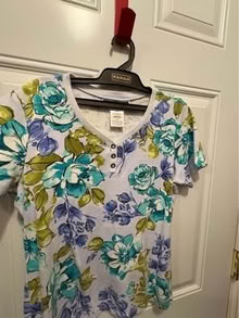 Photo of free Karen Scott Medium top green lilac (L5L 5P5) #1