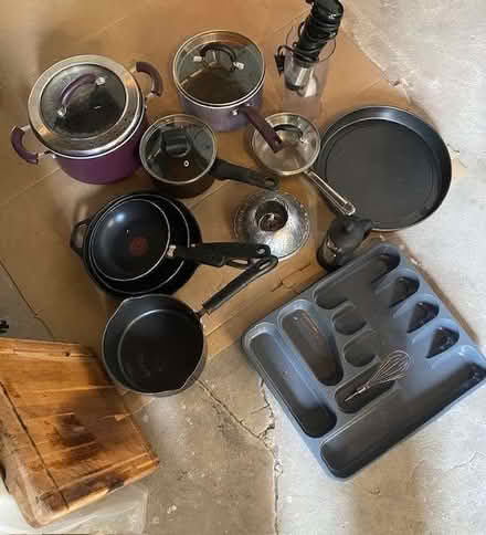 Photo of free pots , pans and kitchen stuff (Westcliff-on-sea SS0) #1