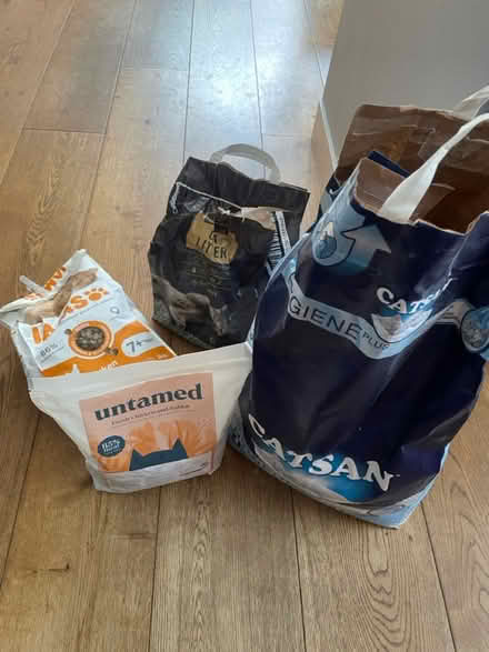 Photo of free Things for a cat- W4 (Chiswick W4) #3