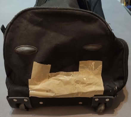 Photo of free Large black sports/travel holdall (Teddington TW11) #4