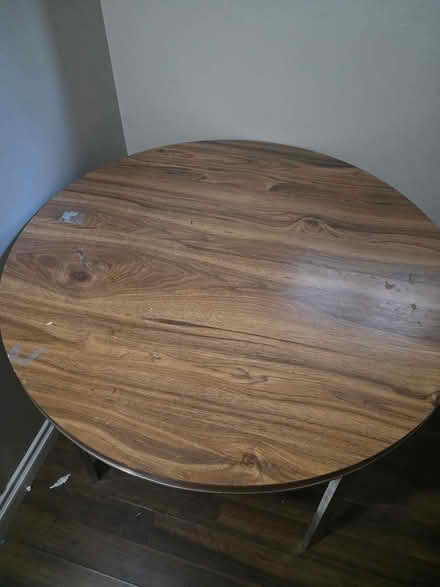 Photo of free Round Table (South Vancouver) #1