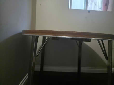 Photo of free Round Table (South Vancouver) #3