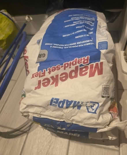 Photo of free today – DIY tiling stuff + microwave, toaster & kettle (Acton W3) #3