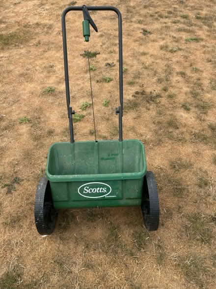 Photo of free Lawn food spreader (Yaxley) #1