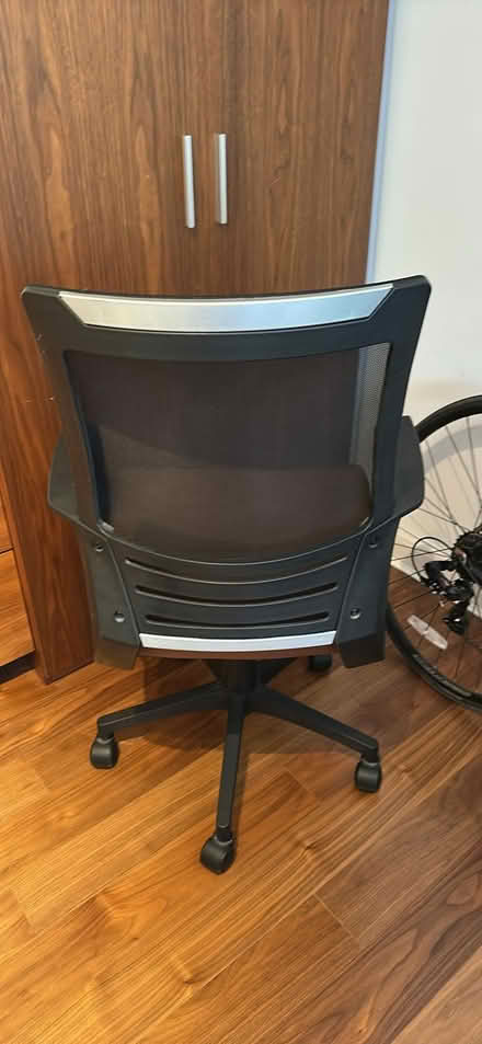 Photo of free 2x desk chairs, 2x armchairs (Chalk Farm NW1) #4