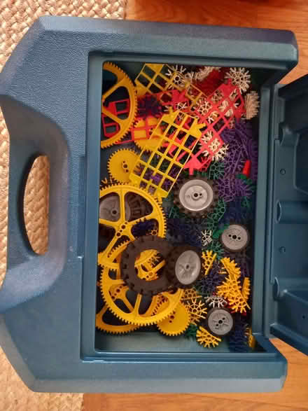 Photo of free K'nex construction toys (Shrivenham SN6) #4