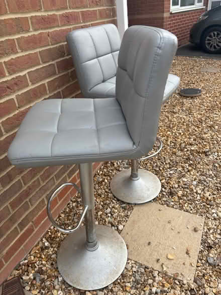 Photo of free X3 swivel chairs (42 willow lane milton OX14) #1